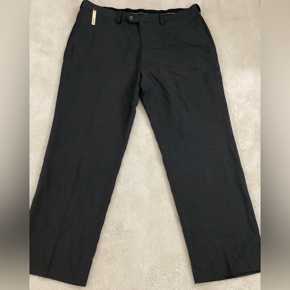 NEW Haggar Men's Dark Gray Dress Pants Sz 40x30 Comfy Classic Fit Flat Front NWT